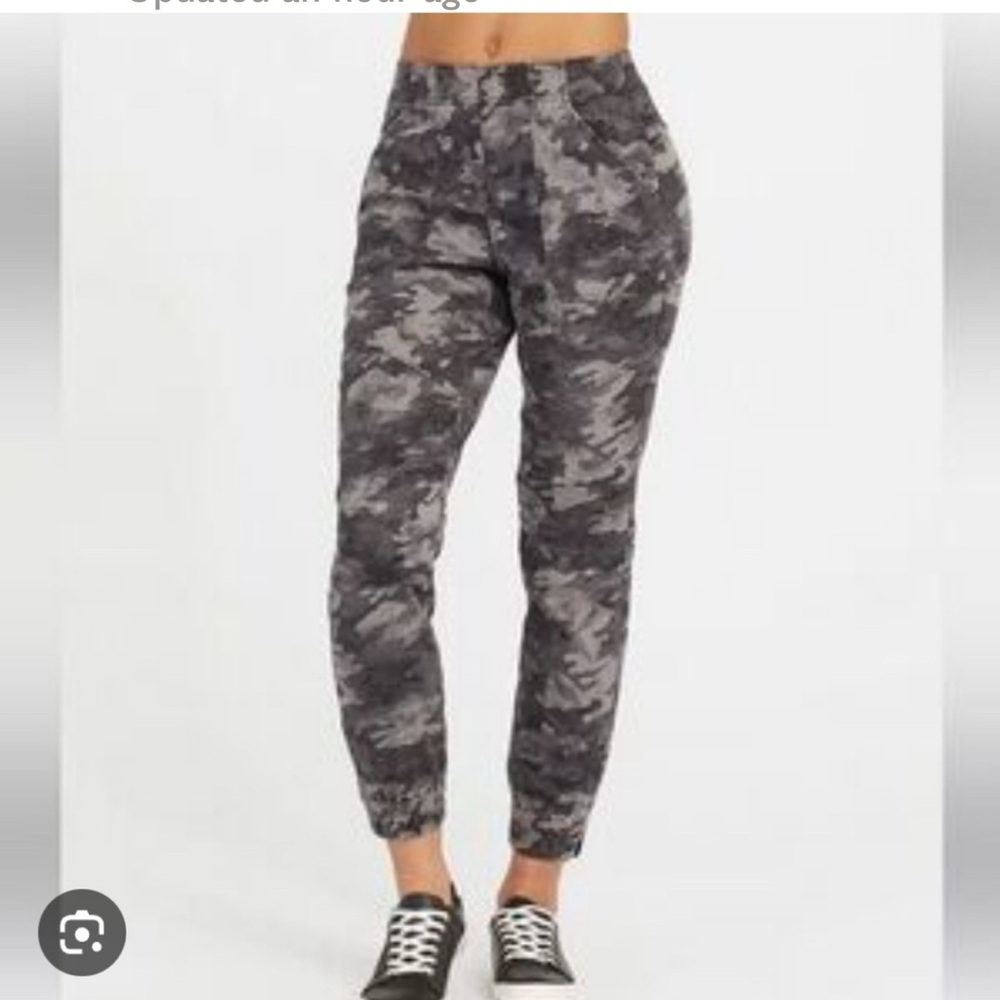 SPANX Gray Camo Jogger Pants